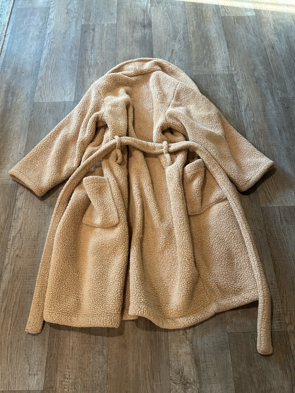 Pottery Barn Tan Sherpa Robe with Waist Tie and Pockets - Picture 6 of 6